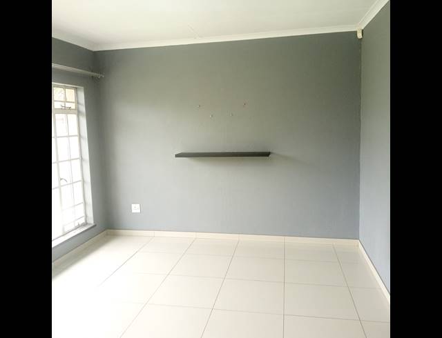 2 BEDROOM TOWNHOUSE FOR SALE IN LILIANTON